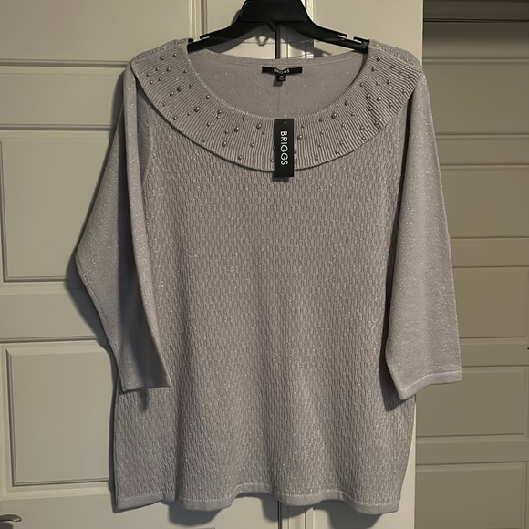 Beautiful silver seater with pear accent. - Picture 1 of 4